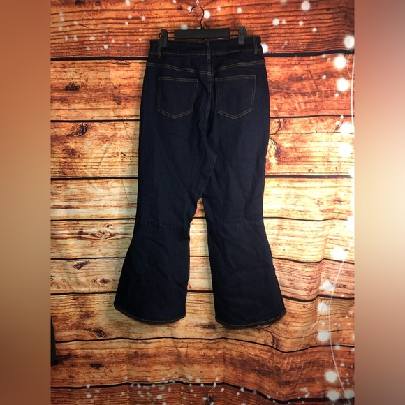 Ruffle Slit Hem Jeans - Picture 13 of 16